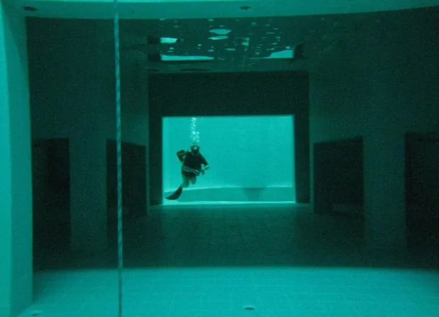 世界上最深的游泳池你敢游吗
