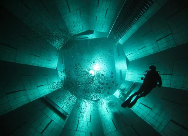 世界上最深的游泳池你敢游吗