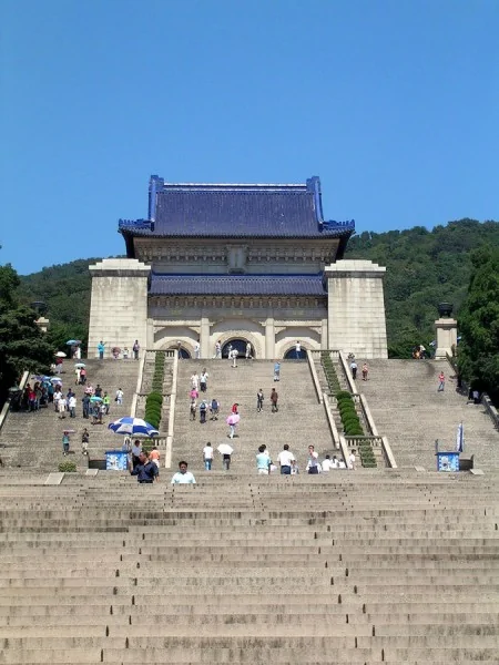675px-Hall_of_Sun_Yat-sen_Mausoleum