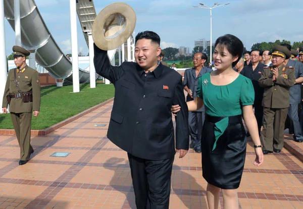 金正恩禁民众穿牛仔裤 李雪主却超爱西方时尚