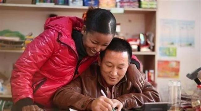 男子自述娶了非洲老婆 生活幸福不会花钱