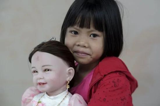 男人都没了?泰国女人为什么都在玩鬼娃娃