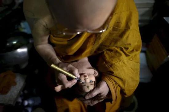 男人都没了?泰国女人为什么都在玩鬼娃娃