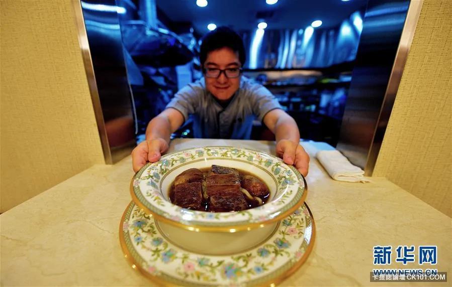 天价牛肉面 不预约还吃不到!网友:金字塔顶的生活…