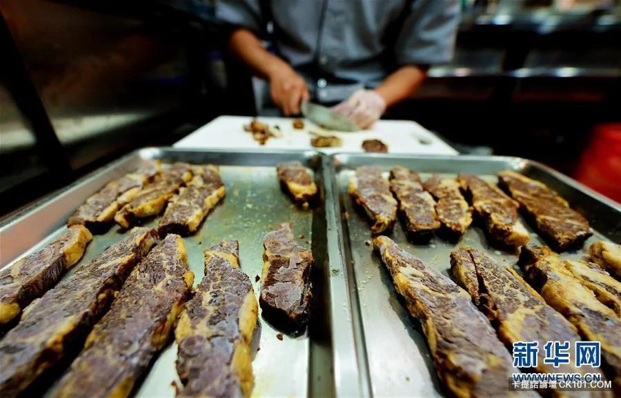 天价牛肉面 不预约还吃不到!网友:金字塔顶的生活…