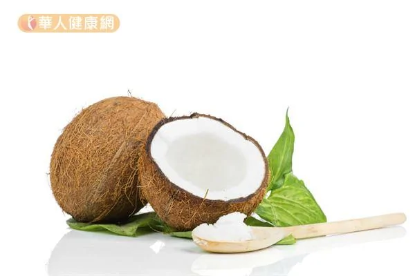 品質好的椰子油，薄擦在肌膚後容易吸收，用熱水也能輕鬆沖洗，不會留下黏膩感。