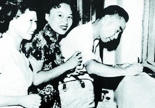 【微揭秘】周恩来游刃有余 集完美戏子和无耻政客于一身