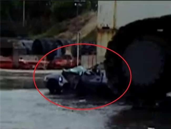 用“挖土机洗车”,当水倒下去时…悲剧就发生在刹那间!