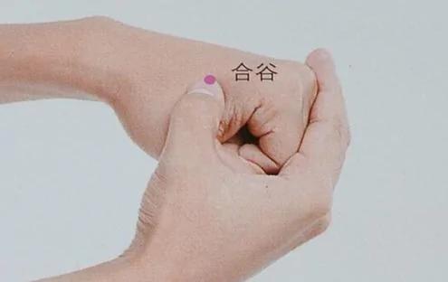 这些急病点穴位就能帮上忙 快收藏!