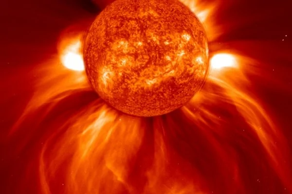 SOHO太阳探测器所拍摄的太阳变化影像（ESA/NASA/SOHO）
