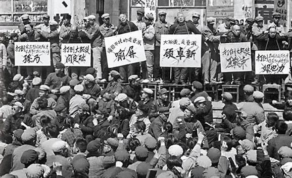 【微揭秘】罕见老照片 江青这样煽动打人