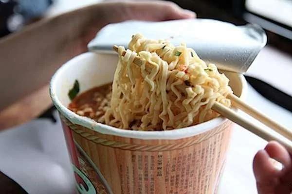 你知道这些年煮方便面都煮错了吗?