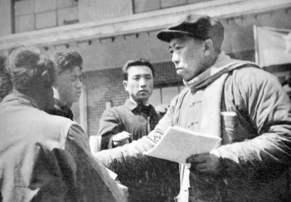 【微揭秘】罕见老照片 爹亲娘亲不如毛主席亲?