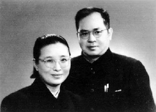 历史回顾:“五·一六通知”和“二月提纲”