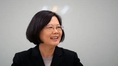 首位华人女总统就职38国记者抢先赴台