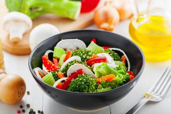 美国人在公共健康资讯建议下，开始转向脂肪少、多蔬菜和瘦肉的饮食。（fotolia）