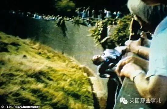 这个小男孩,逼他们杀死这只刚过17岁生日的猩猩…
