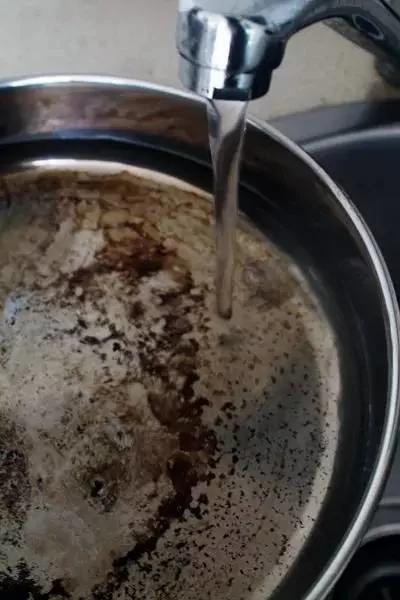只用一招 烧焦的锅立马变新锅