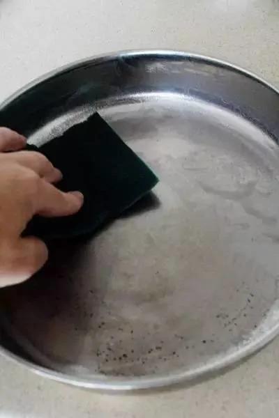 只用一招 烧焦的锅立马变新锅