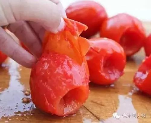 把毛巾扔进微波炉 竟有奇效 真是白用了那么多年