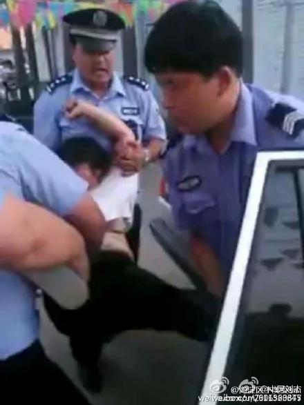 邯郸警方暴力执法2