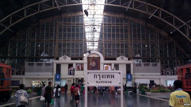 泰国首都曼谷的华南蓬火车站。（美国之音朱诺拍摄，2014年7月14日）