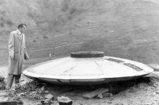 CIA公佈塵封檔案！大量外星人UFO資料曝光