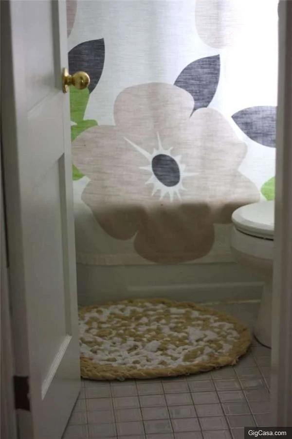 巧手DIY 旧浴巾变成美观又实用的地垫