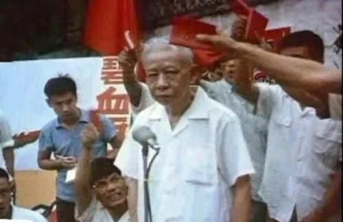 刘少奇是怎样变成“叛徒、内奸和工贼”的?