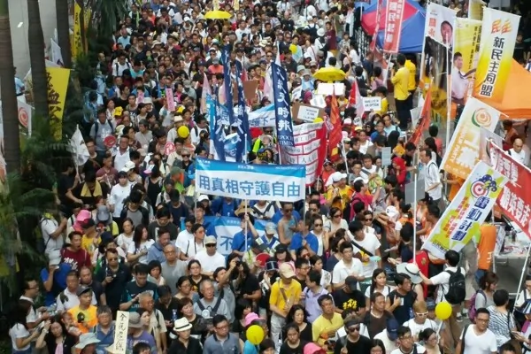 民陣宣布，有11萬人參加七一遊行，多過去年的4萬8千人一倍。