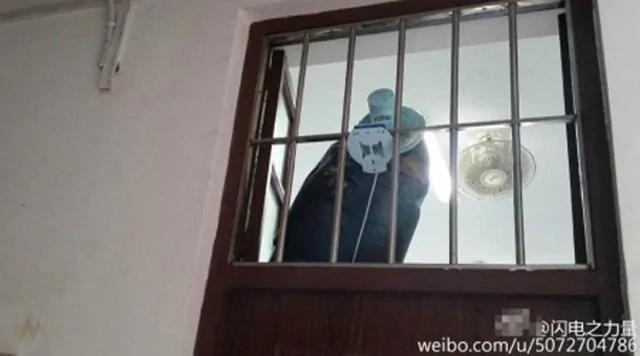 最近日本流传这个装置,中国大学生发明的,据说防二手菸效果超棒