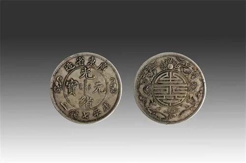 这个90后痴迷收藏，靠一枚银币就卖了1700万
