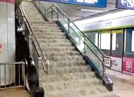 武漢地鐵站內的樓梯。（網絡圖片）