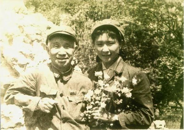 毛泽东舞伴中三位漂亮的女空军