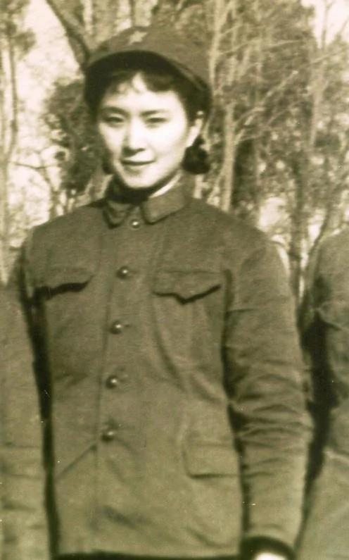 毛泽东舞伴中三位漂亮的女空军