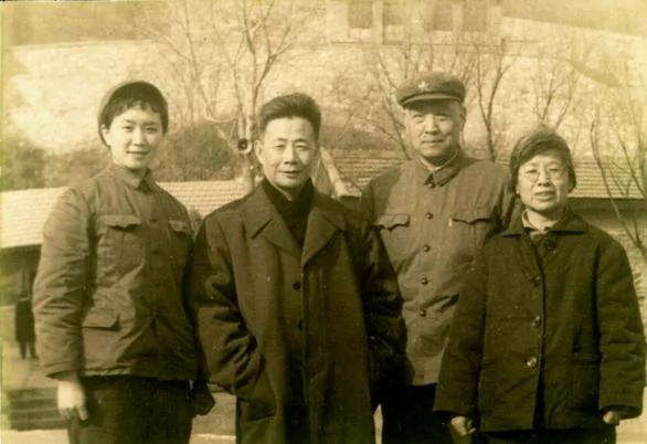 毛泽东舞伴中三位漂亮的女空军