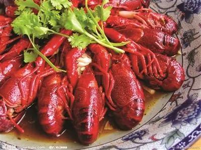 夫妻吃2公斤小龙虾 致肌溶解走不动路