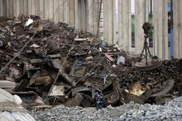 2007年4月铁岭清河特钢公司发生钢水溢出事故，25吨钢水将32名工人吞噬。(China Photos/Getty Images)