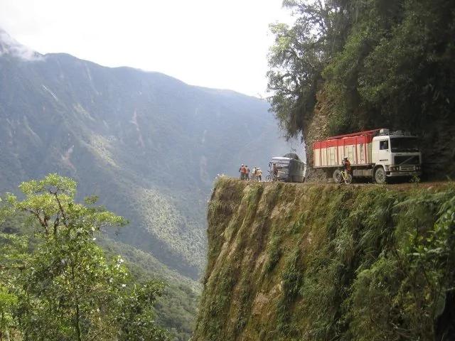 世界第一危险公路 仅60公里 每年死300人