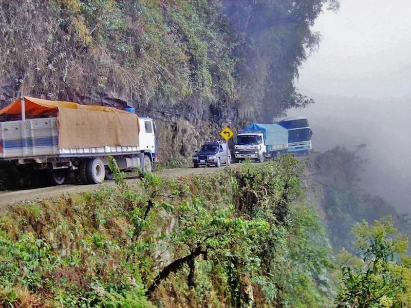 世界第一危险公路 仅60公里 每年死300人