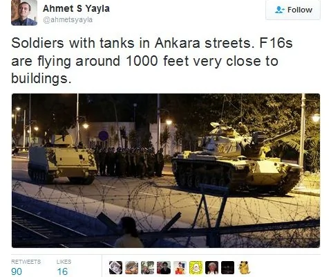 土耳其首都安卡拉街道上的士兵和坦克，F-16戰機在上空盤旋。（推特截圖）