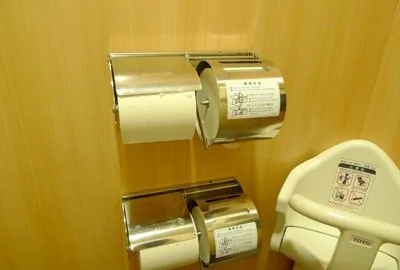 出門隨身不帶手紙，因為所有廁所都有紙。（網絡圖片）