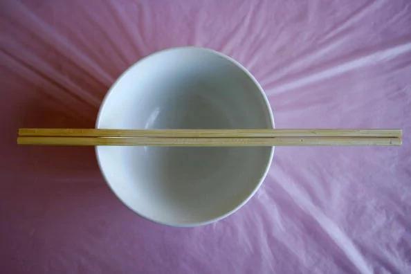 老中医一绝,一根筷子竟能〝治病〞!大家都在学