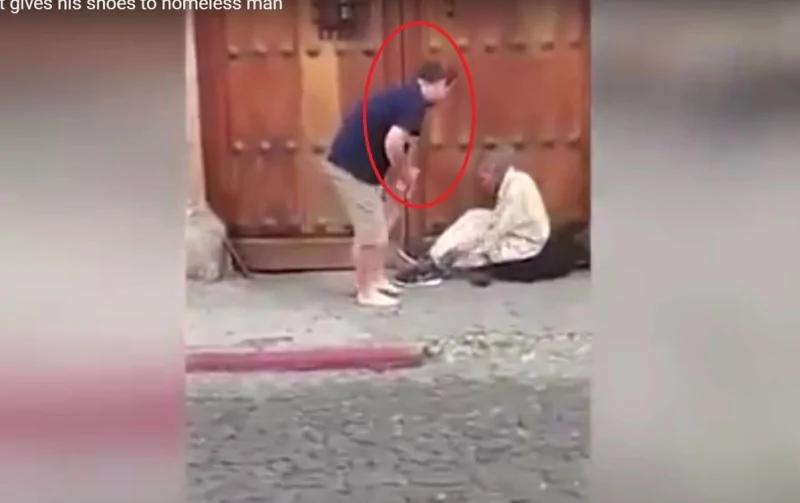 男子当街做事虽然只有短短7秒钟 却让看懂网友都感动