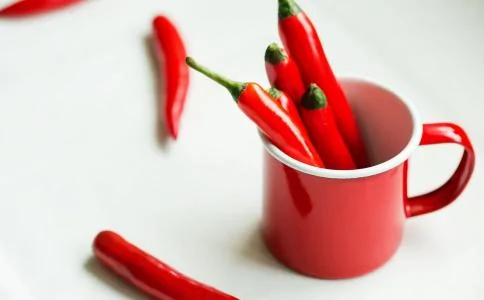 吃辣椒的好处和坏处吃辣椒可以减肥吗夏季吃什么菜好