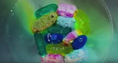 药片在胃中原来是这样溶解的 特写画面…太奇妙了!