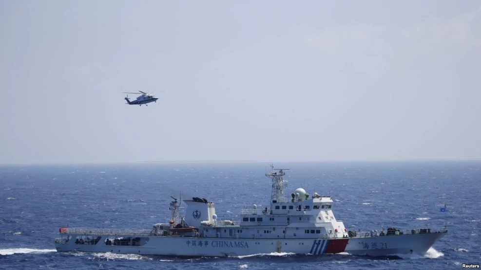 2016年7月14日，中國軍艦和直升機在帕拉塞爾群島（西沙群島）演練。（資料照片）