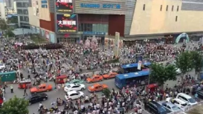连云港万人游行抗议建核废料处理厂