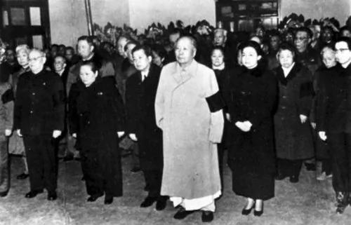 最后一分钟 毛泽东突然穿睡衣参加陈毅追悼会