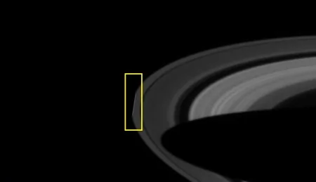 根據伯格倫的分析，土星環邊緣出現的巨大飛行物（視頻截圖）